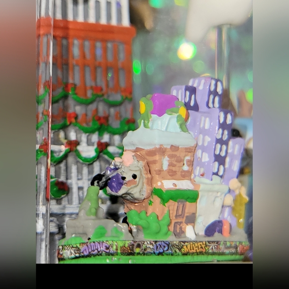 Macy's 2024 Thanksgiving Day Parade Holiday Lane Waterglobe - Picture 12 of 12